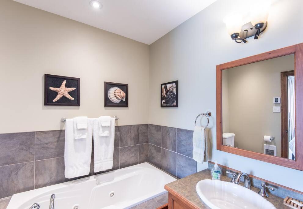 Condo On Golf Near Bike Trail W/ 2 Bdrm 2 Bath Mont-Tremblant Kültér fotó